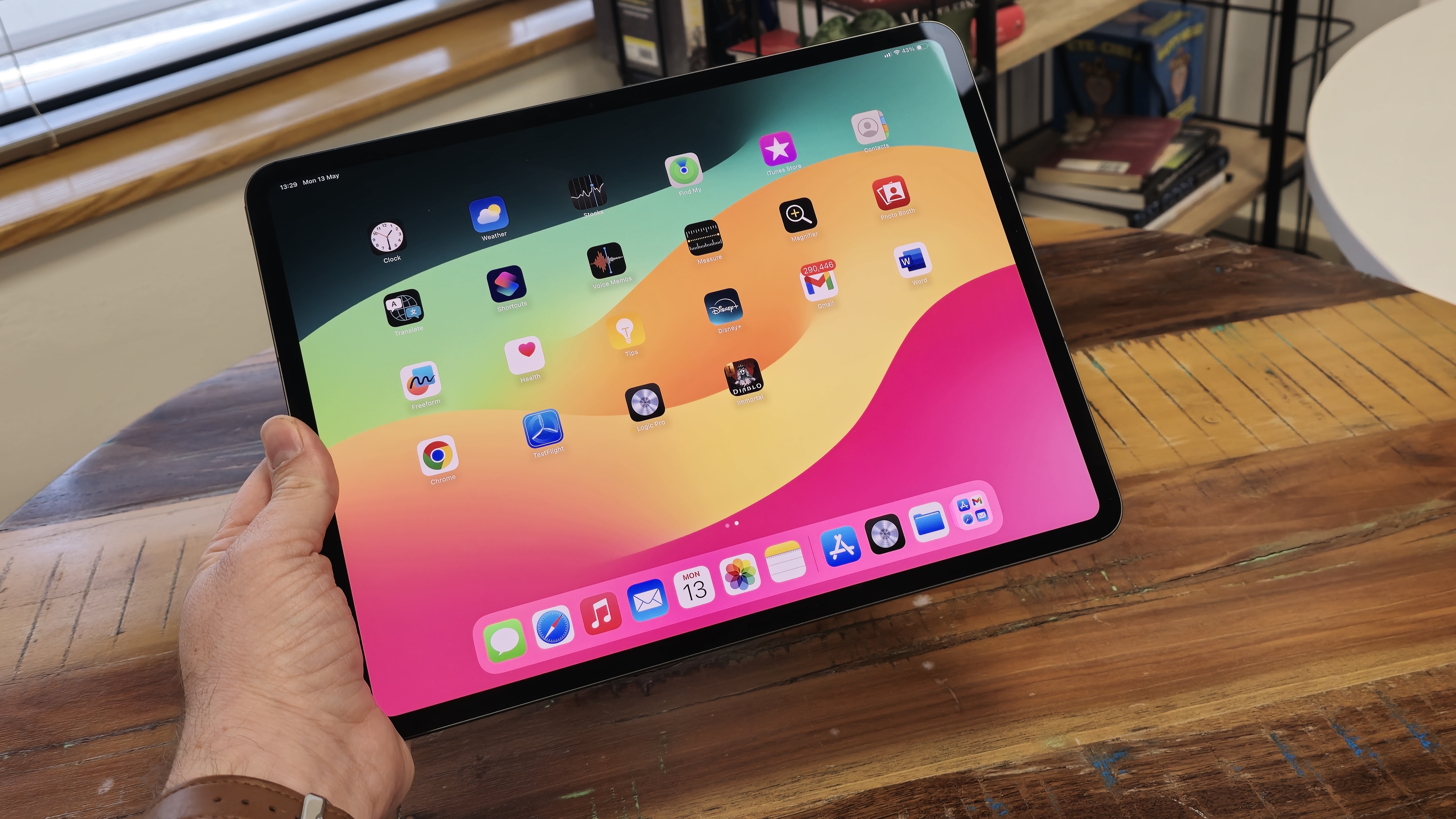 Display image of Clean useful display image for the Apple iPad Pro 13 M4 article